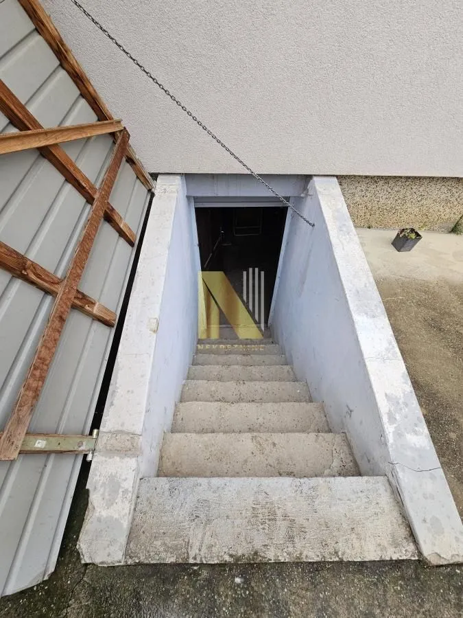 Prodaja, kuća, 200m², Futog, Novi Sad Sve Podlokacije