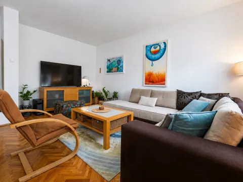 Rent, three bedroom apartment, 100m², Dalmatinska ulica, Podgorica - image 2