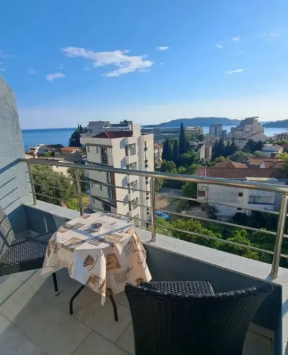 Izdavanje, jednosoban stan, 41m², Bečići, Budva