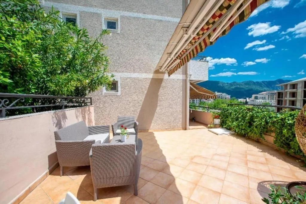 Rent, two bedroom apartment, 60m², Bečići, Budva