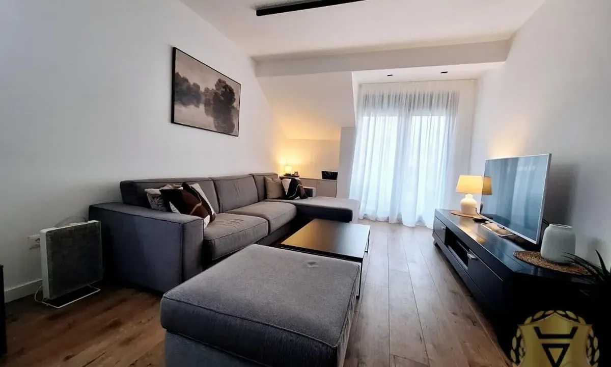 Izdavanje, trosoban stan, 77m², Autokomanda, Voždovac Sve Podlokacije