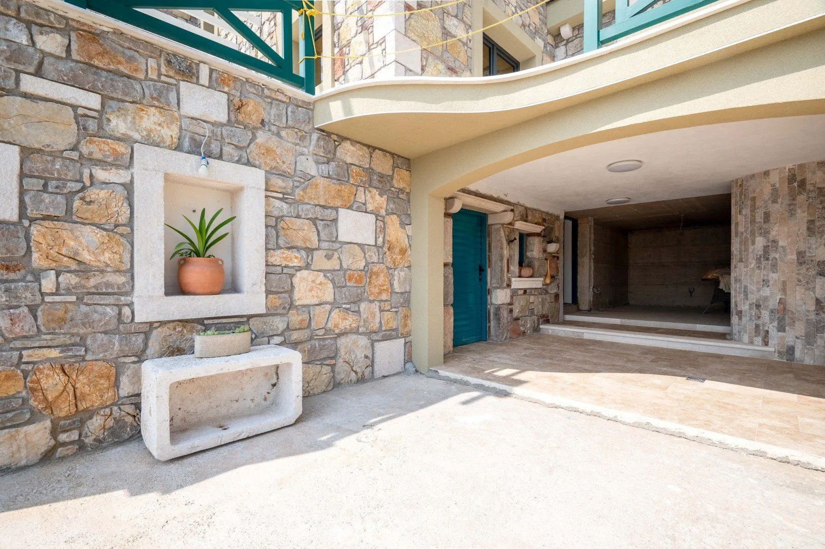 Sale, house, 500m², Buljarica, Budva