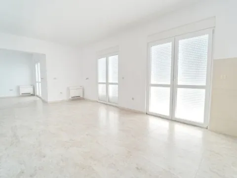 Prodaja, kuća, 200m², Hladna Uvala, Bar - image 9