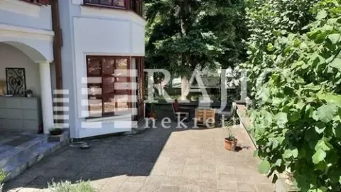Paved yard in front of the house with seating furniture. - image 9
