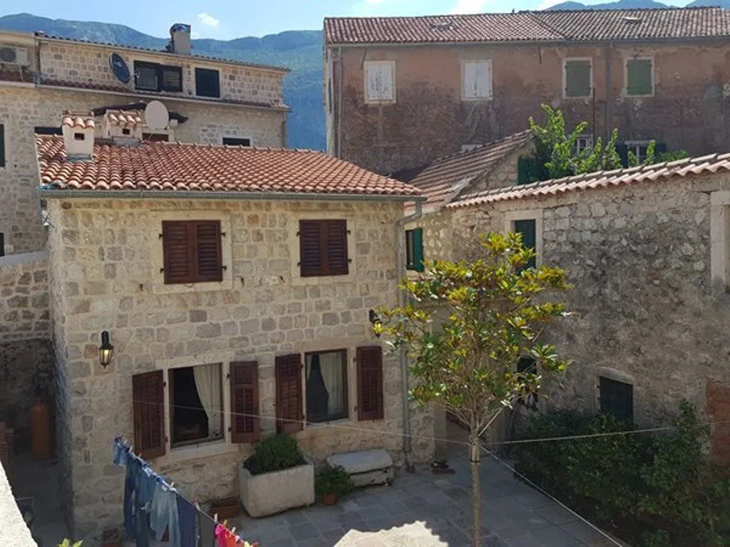 Sale, house, 355m², Prčanj, Kotor