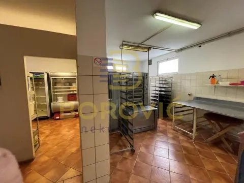 Prodaja, kuća, 350m², Surčin, Beograd - image 16