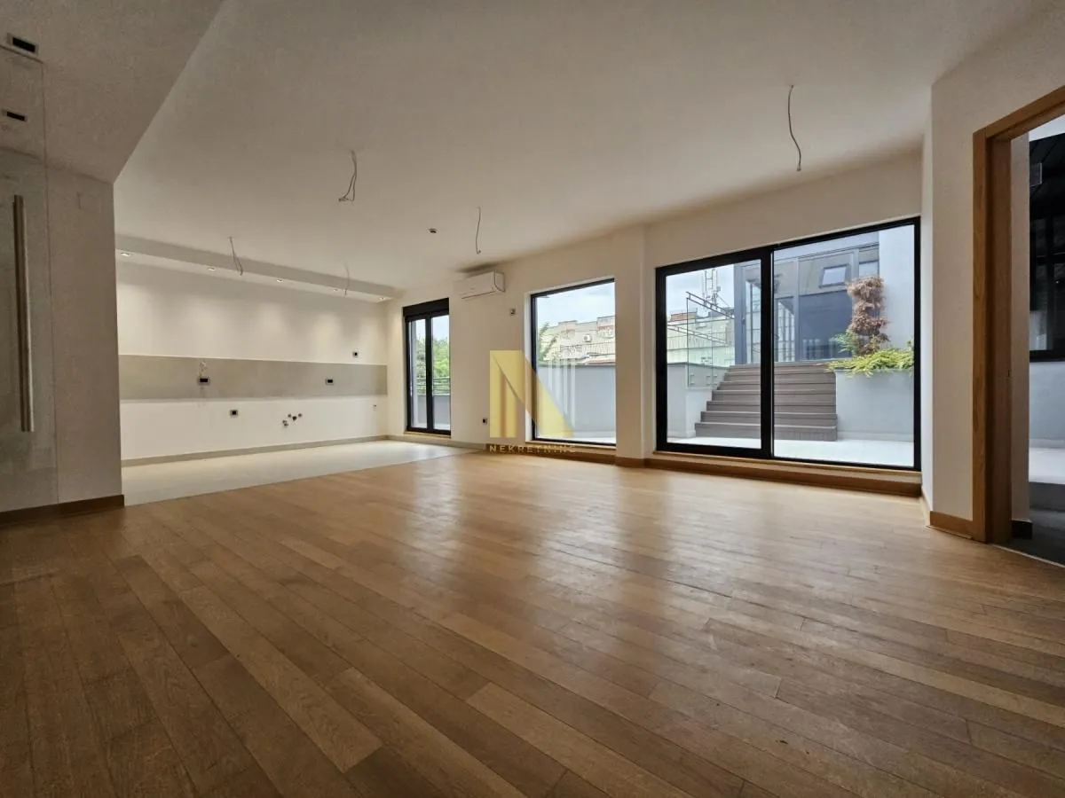 Prodaja, četvorosoban stan, 240m², Cara Dušana, Novi Sad Sve Podlokacije