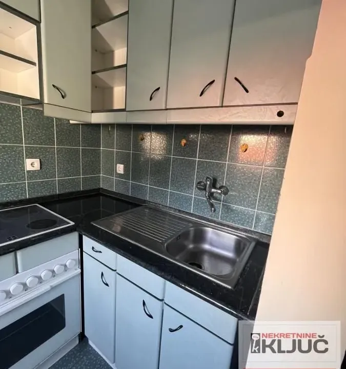 Izdavanje, dvosoban stan, 42m², Grbavica, Novi Sad Sve Podlokacije