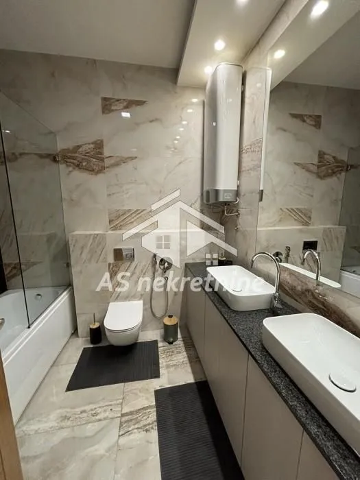 Izdavanje, stan, 200m², Senjak, Beograd