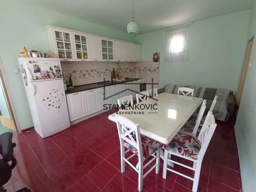 Prodaja, kuća, 187m², Sremska Mitrovica, Srbija