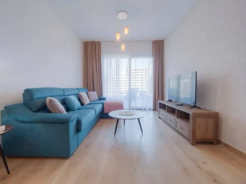 Izdavanje, jednosoban stan, 56m², Centar, Budva - image 1