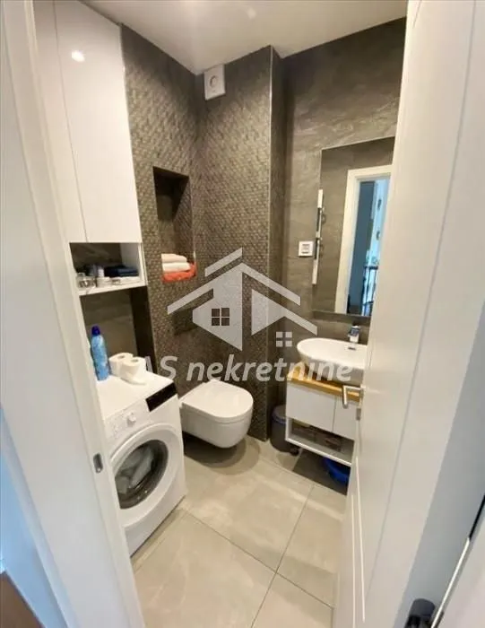 Izdavanje, dvosoban stan, 41m², Savski Venac, Beograd