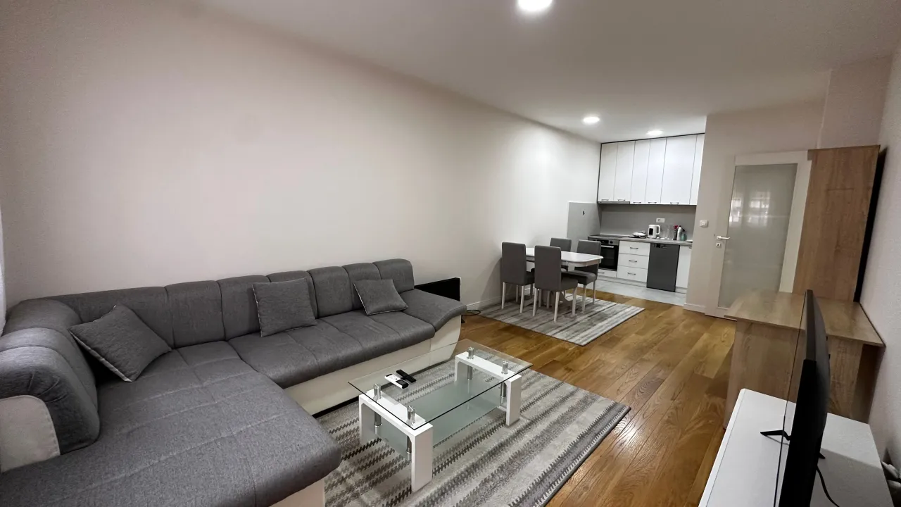 Izdavanje, jednosoban stan, 50m², Central Point, Podgorica