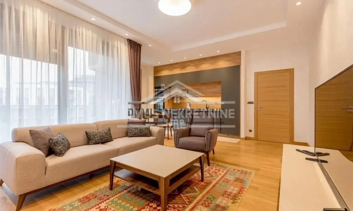 Izdavanje, dvosoban stan, 82m², Podgorica, Crna Gora