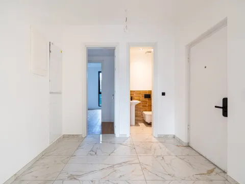 Prodaja, trosoban stan, 137m², Stara Varoš, Podgorica - image 9