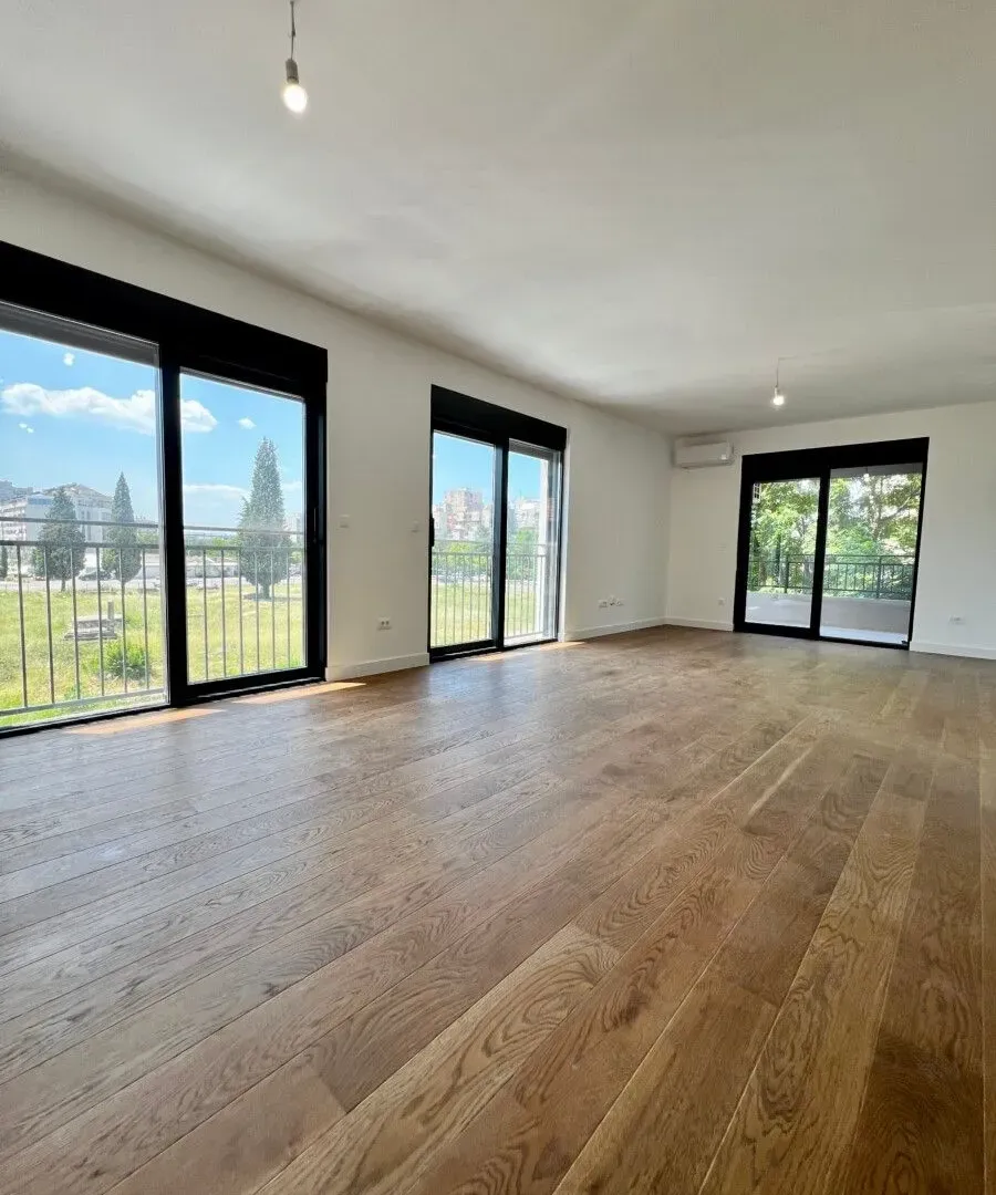 Izdavanje, trosoban stan, 115m², Preko Morače, Podgorica