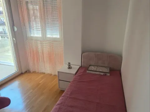 Izdavanje, četvorosoban stan, 74m², Blok 9, Podgorica - image 6
