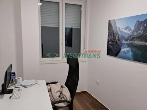 Izdavanje, četvorosoban stan, 100m², Centar, Novi Sad - image 8