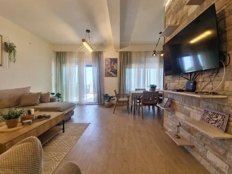 Izdavanje, kuća, 110m², Krimovica, Kotor - image 1