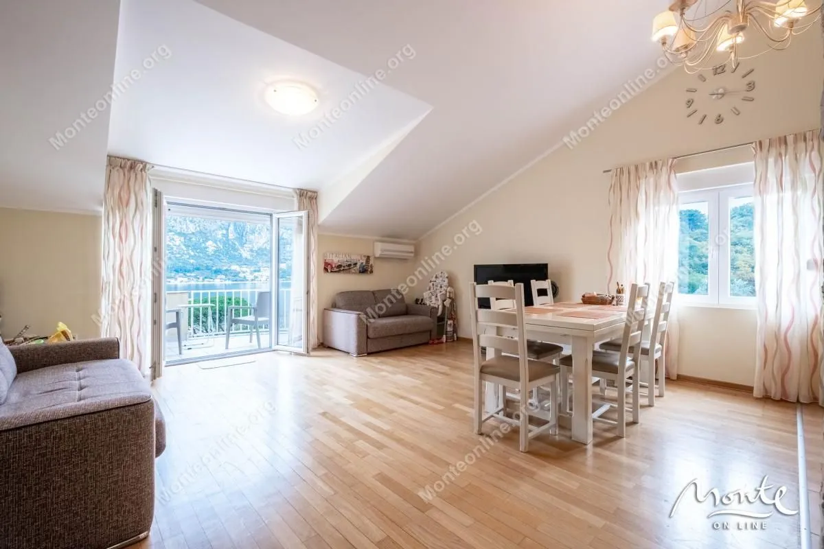 Prodaja, dvosoban stan, 83m², Prčanj, Kotor
