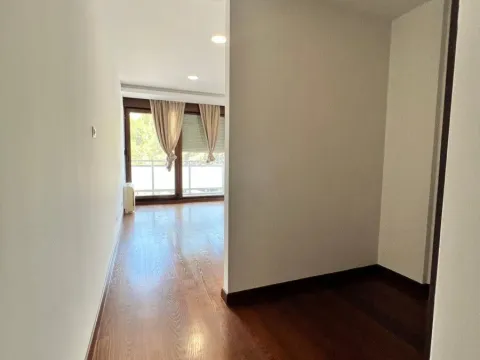 Izdavanje, četvorosoban stan, 228m², Preko Morače, Podgorica - image 8