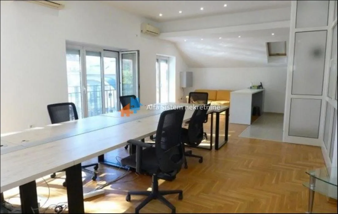 Rent, house, 300m², Čukarica, Beograd