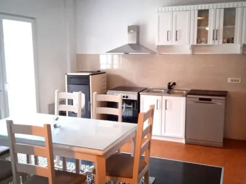 Izdavanje, kuća, 150m², Donja Lastva, Tivat - image 3