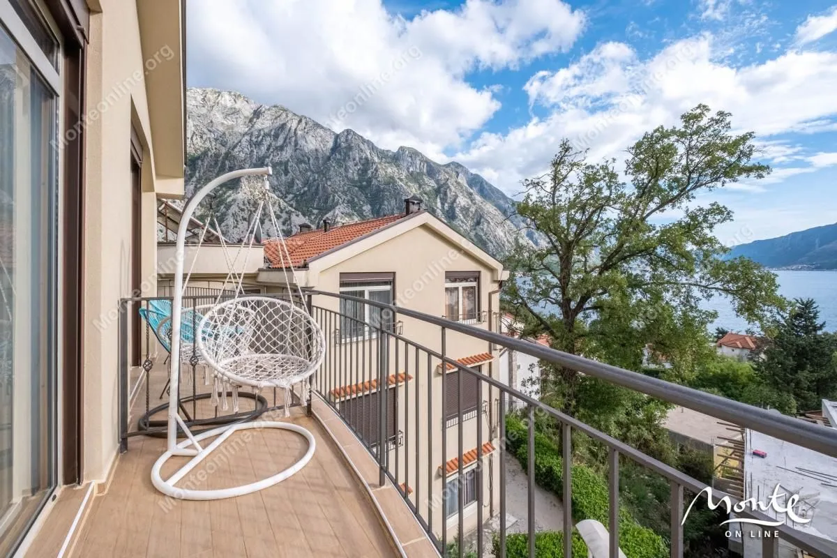 Prodaja, dvosoban stan, 104m², Orahovac, Kotor