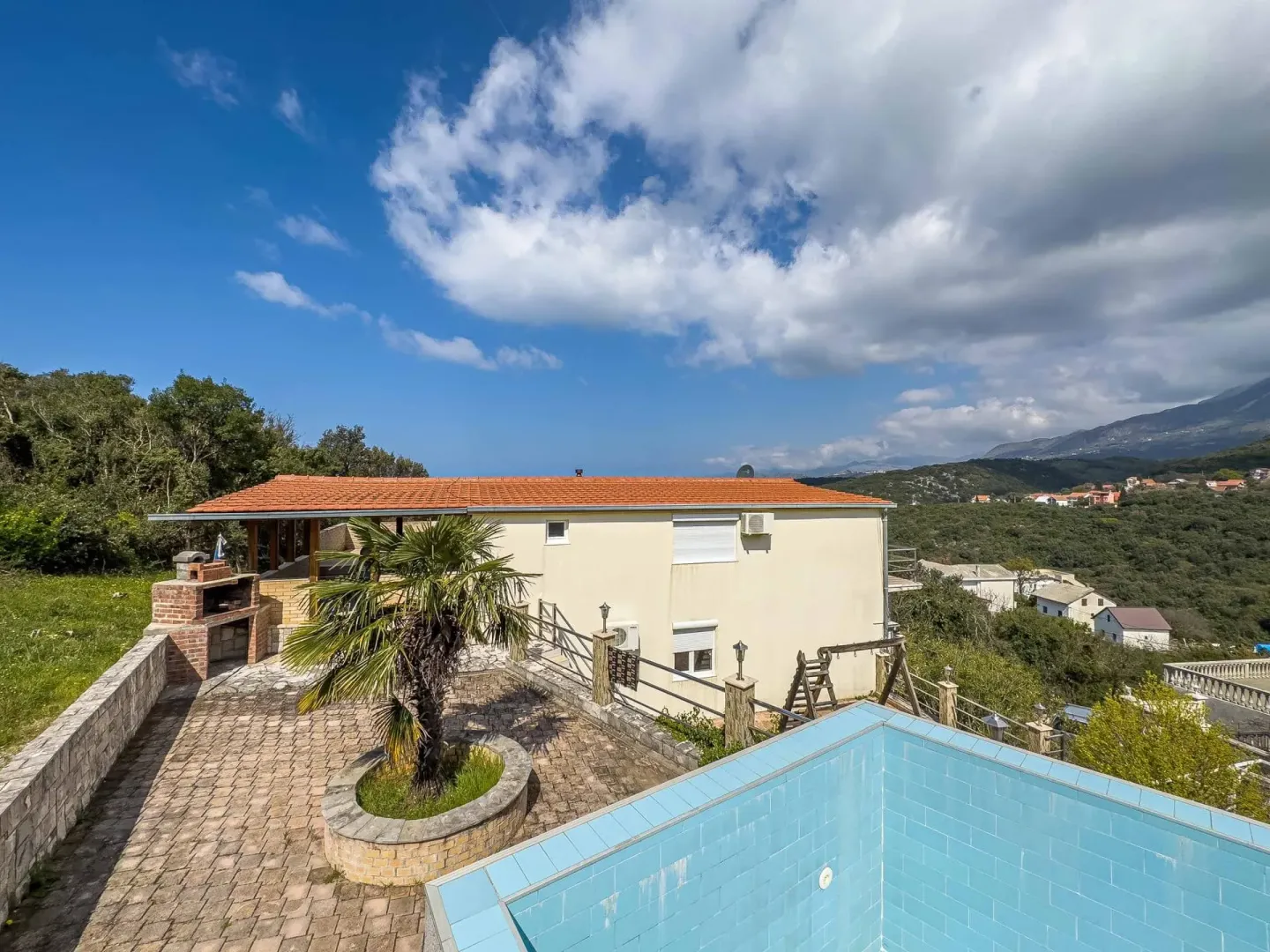 Prodaja, kuća, 160m², Utjeha, Bar