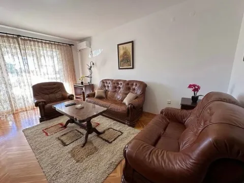 Izdavanje, dvosoban stan, 84m², Centar, Bar - image 3