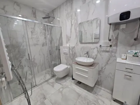 Izdavanje, četvorosoban stan, 118m², Kod Capital Plaze, Podgorica - image 9