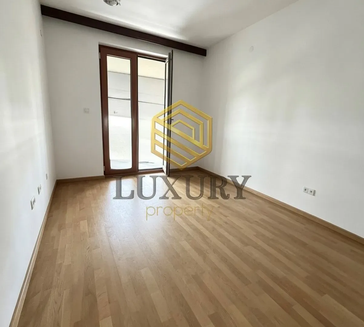 Prodaja, trosoban stan, 120m², Tološka šuma, Podgorica