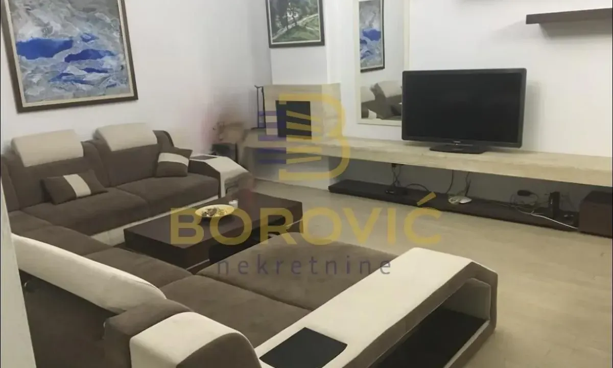 Izdavanje, četvorosoban stan, 106m², Vračar Sve Podlokacije, Beograd