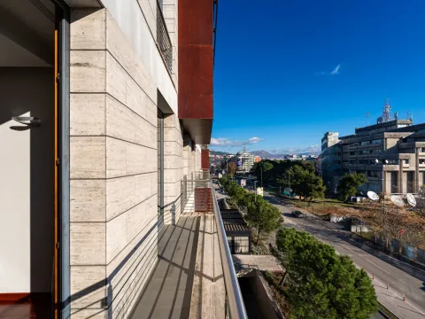 Rent, three bedroom apartment, 204m², Kod Capital Plaze, Podgorica - image 15