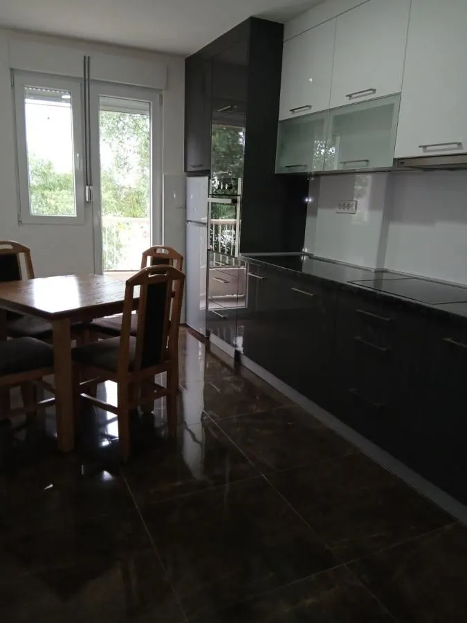 Izdavanje, dvosoban stan, 58m², Vašarište, Jagodina