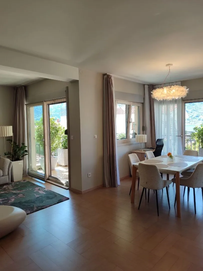 Prodaja, trosoban stan, 114m², Dobrota, Kotor