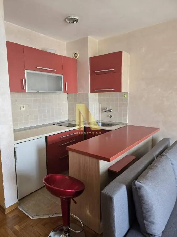 Izdavanje, garsonjera, 26m², Centar, Novi Sad