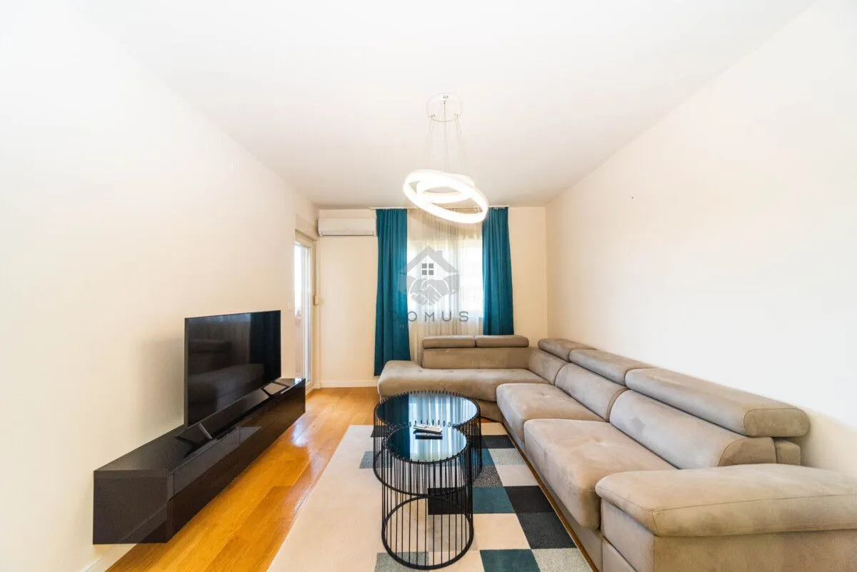 Izdavanje, jednosoban stan, 49m², Central Point, Podgorica