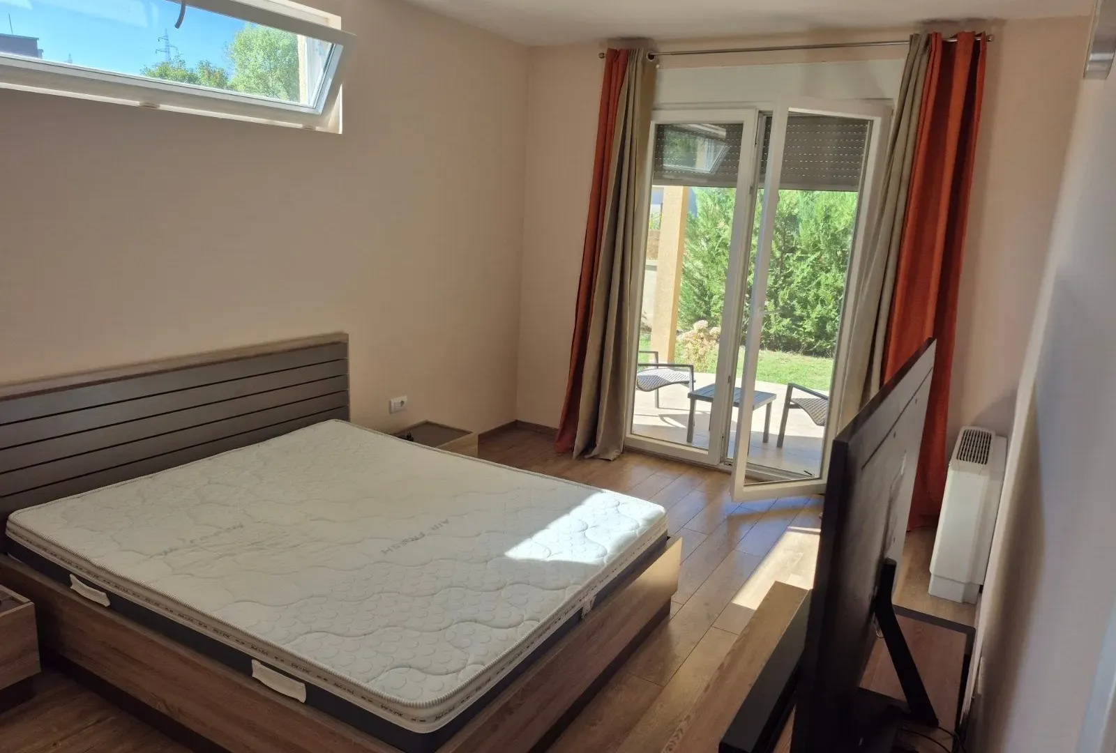 Izdavanje, kuća, 157m², Tološi, Podgorica
