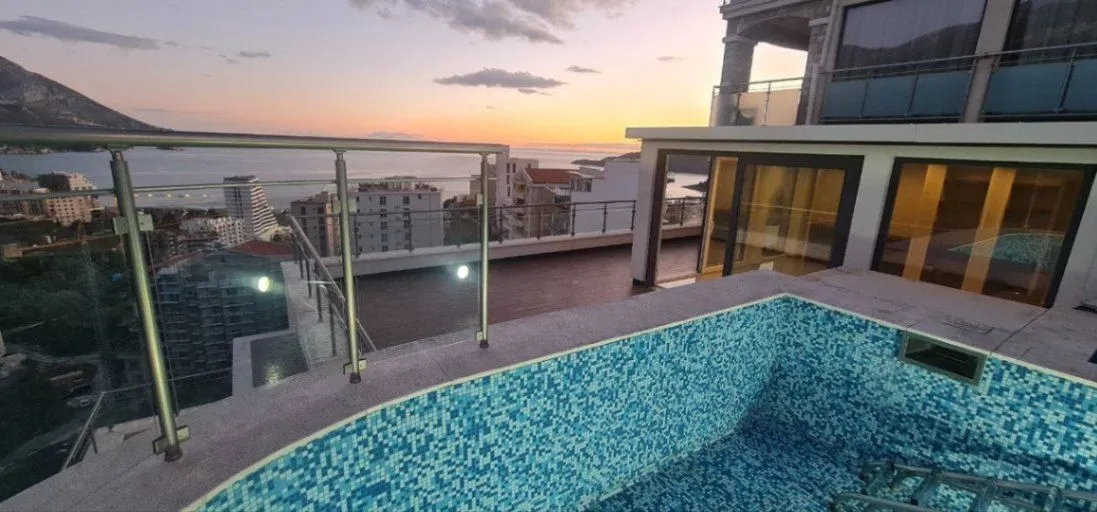 Sale, three bedroom apartment, 160m², Bečići, Budva