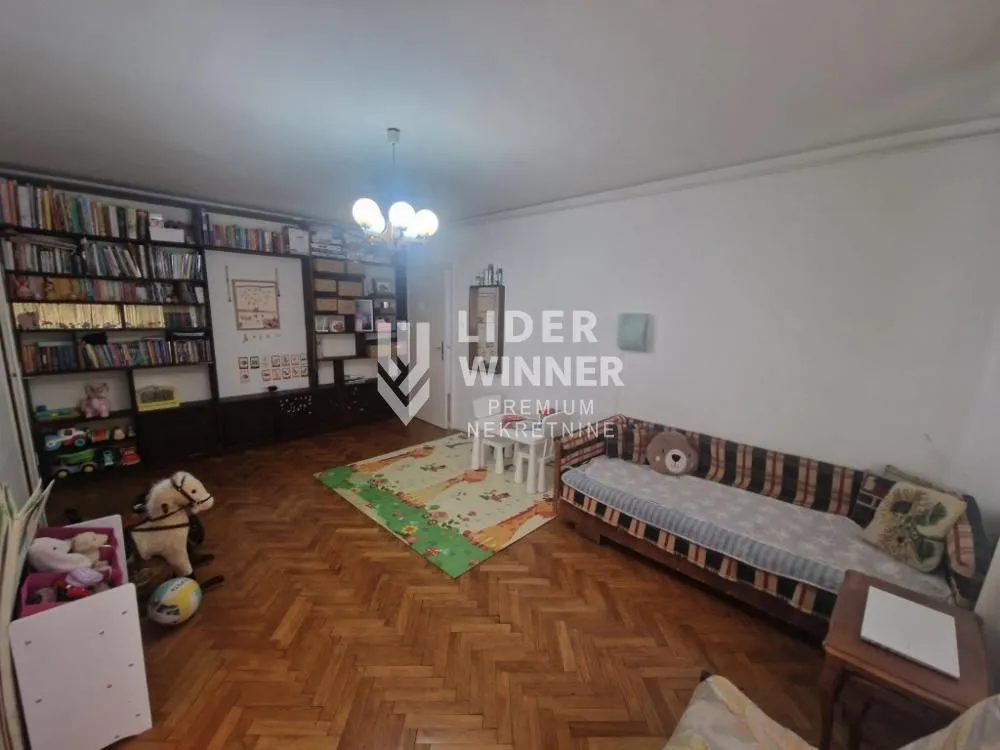 Prodaja, trosoban stan, 77m², Čubura, Beograd