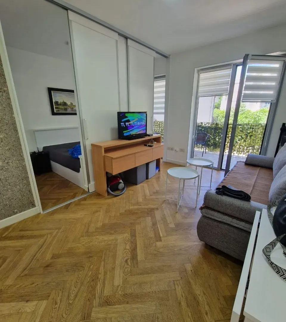 Rent, one bedroom apartment, 43m², Dobrota, Kotor