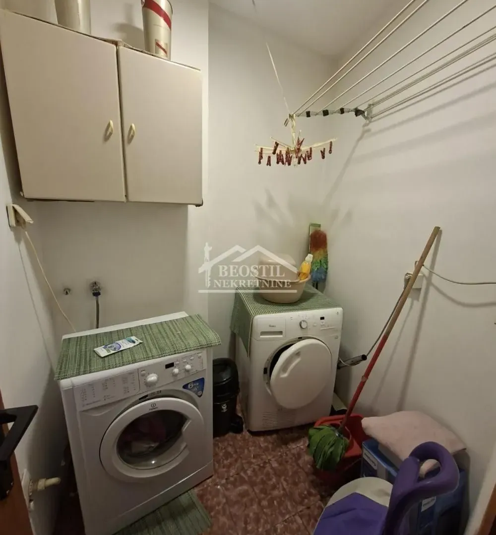 Prodaja, trosoban stan, 74m², Savski Venac, Beograd