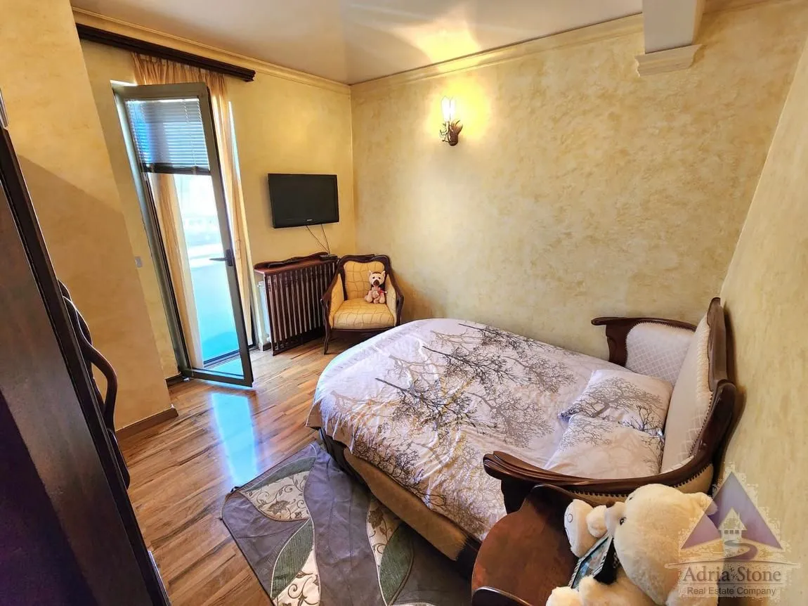 Prodaja, trosoban stan, 179m², Rozino, Budva