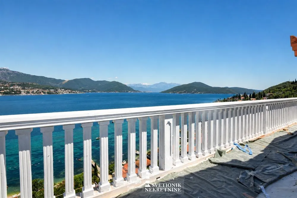 Sale, two bedroom apartment, 93m², Njivice, Herceg Novi