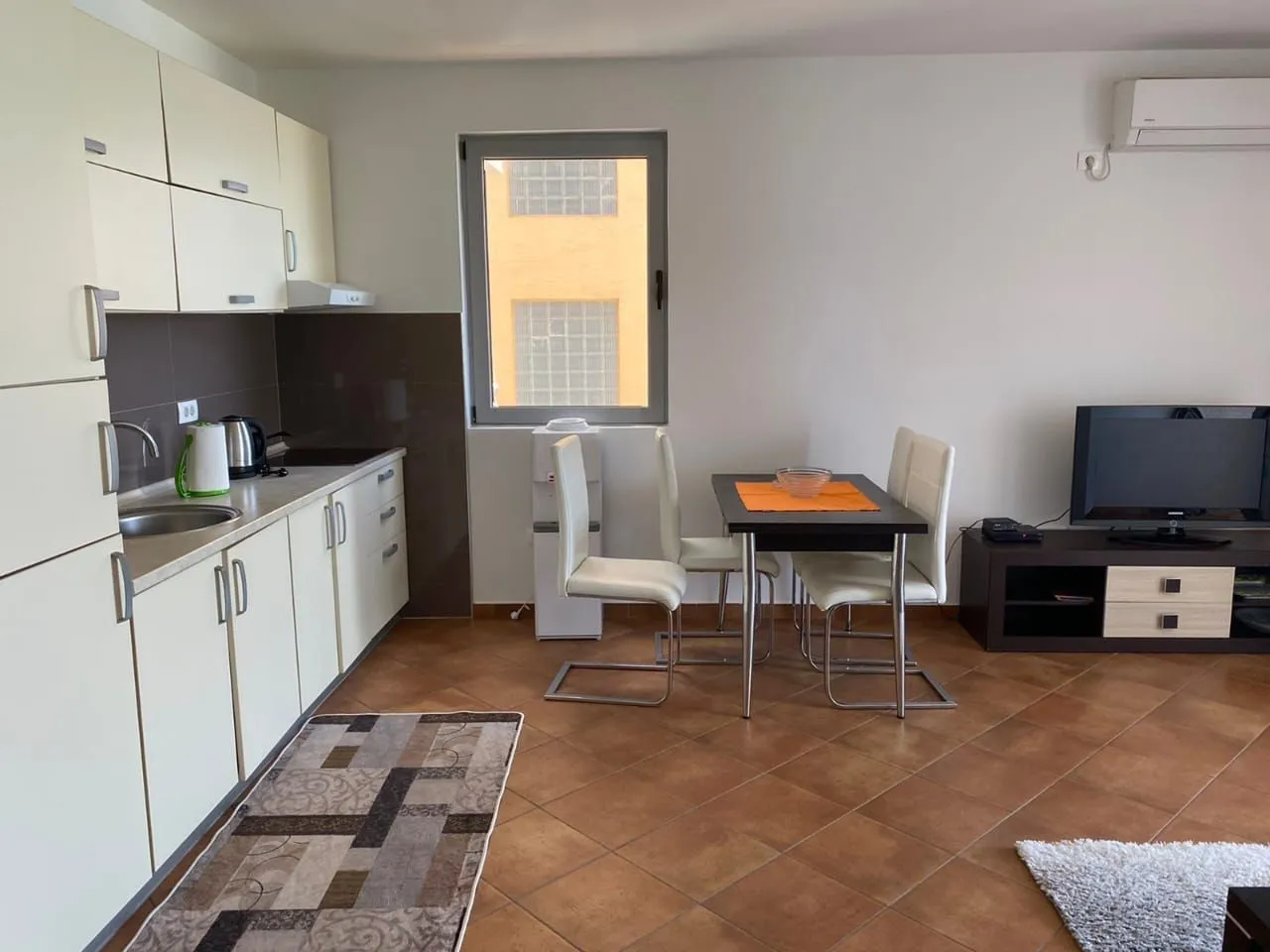 Izdavanje, jednosoban stan, 56m², Dobra Voda, Budva
