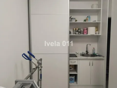 Izdavanje, poslovni prostor, 35m², Savski Venac, Beograd - image 4