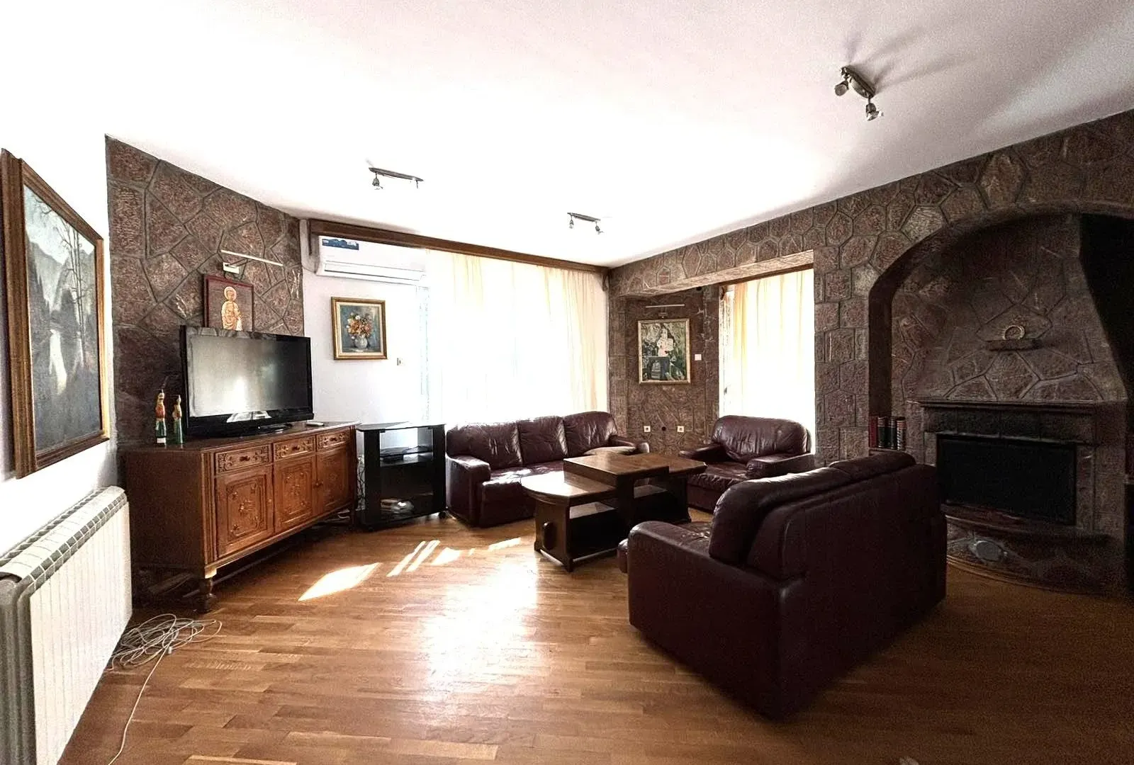 Rent, house, 300m², Zagorič, Podgorica