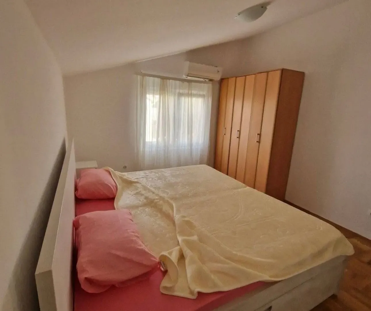 Izdavanje, dvosoban stan, 118m², Tološi, Podgorica