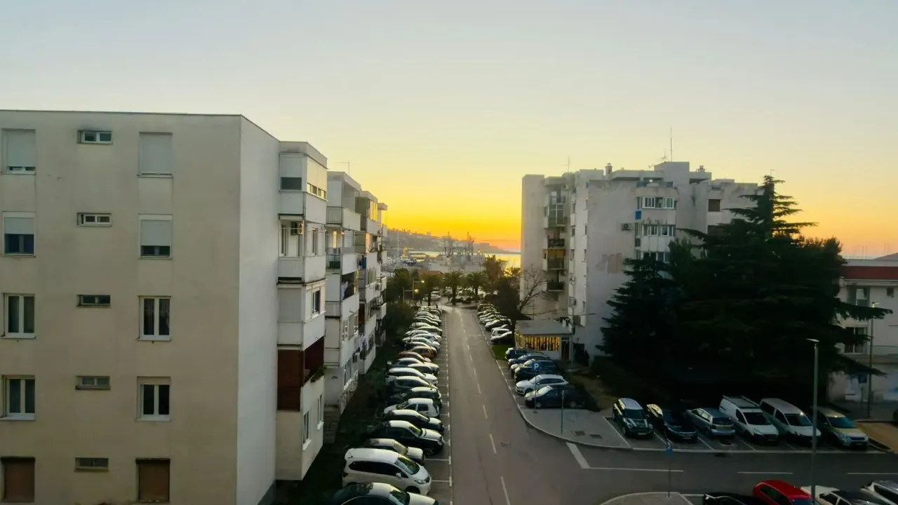 Prodaja, jednosoban stan, 53m², Centar, Bar